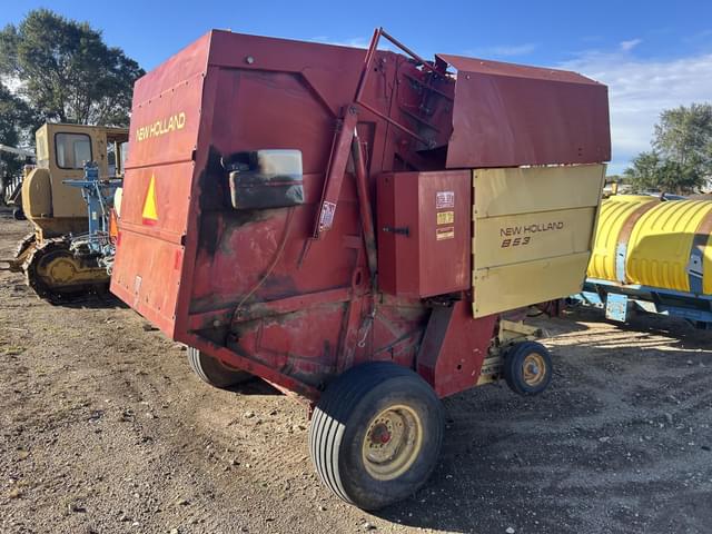 Image of New Holland 853 equipment image 3