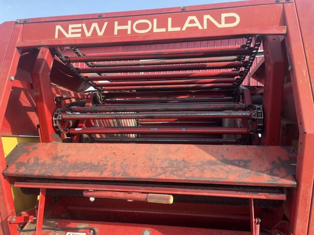 Image of New Holland 853 equipment image 3