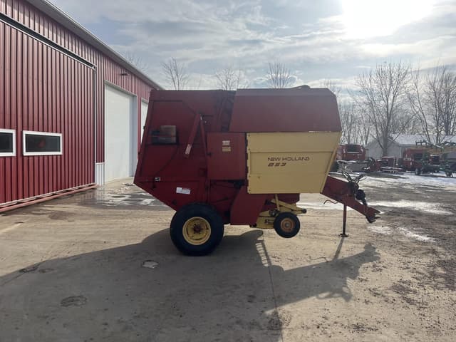 Image of New Holland 853 equipment image 2