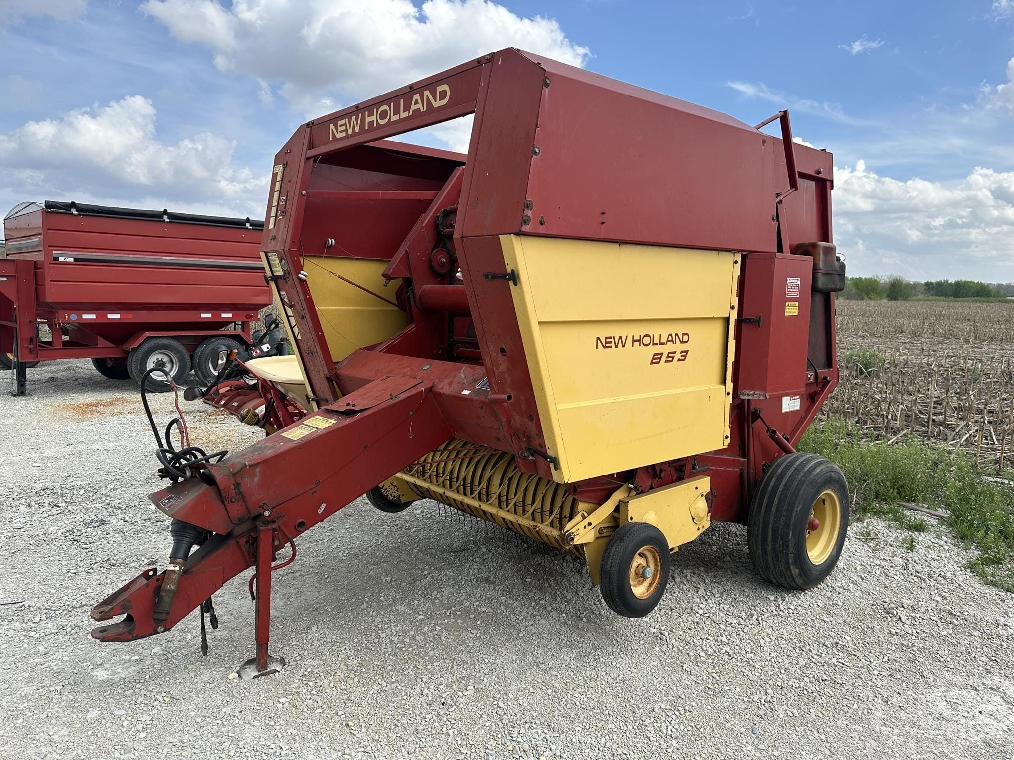 New Holland 853 Equipment Image0