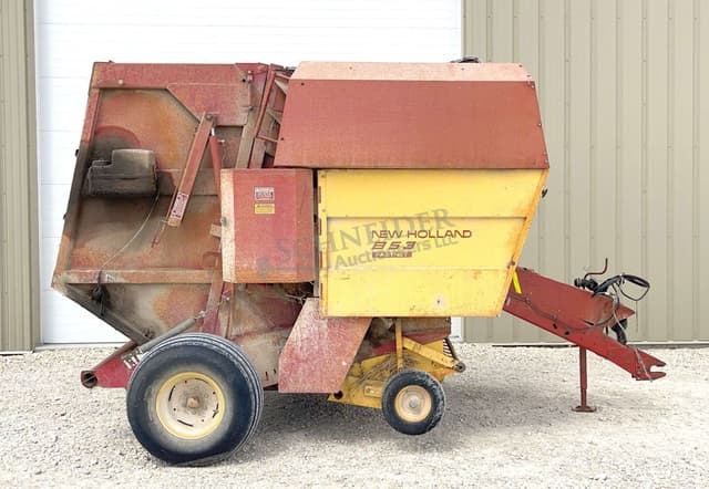 Image of New Holland 853 equipment image 2