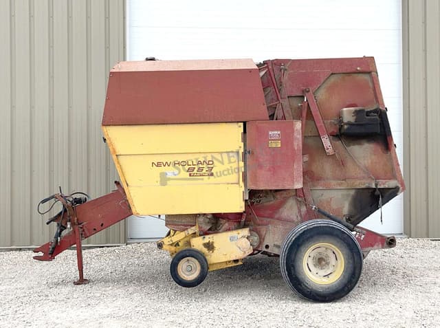 Image of New Holland 853 equipment image 3