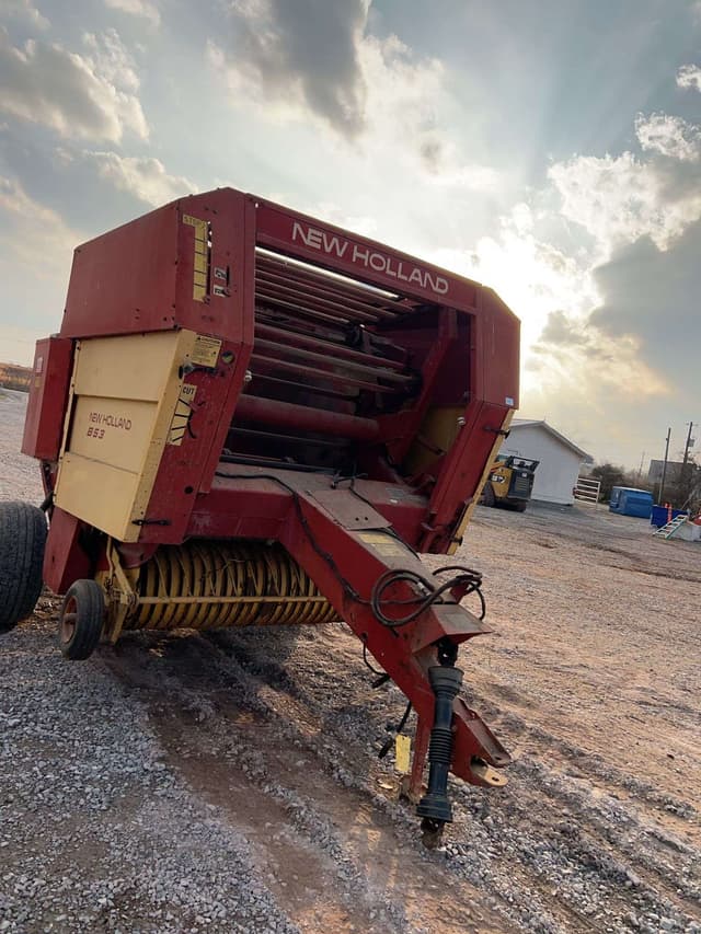 Image of New Holland 853 equipment image 4