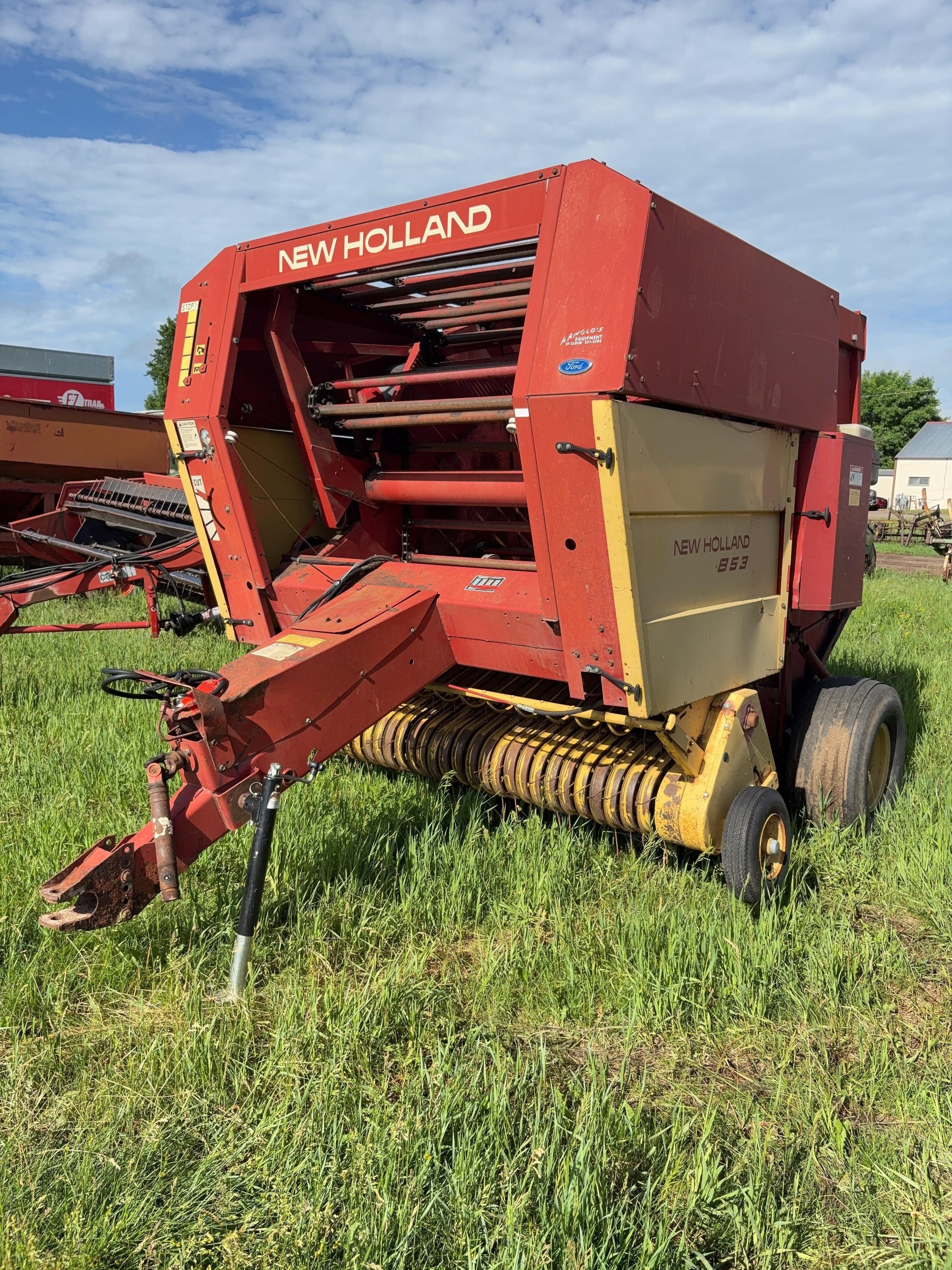 New Holland 853 Equipment Image0