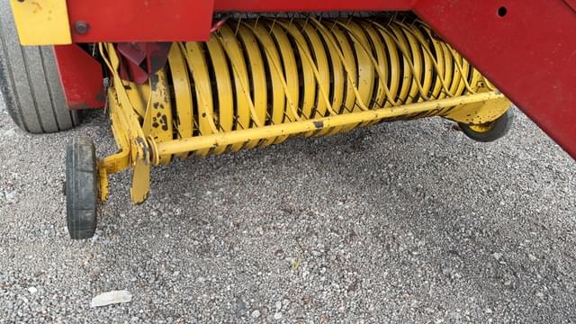 Image of New Holland 853 equipment image 2