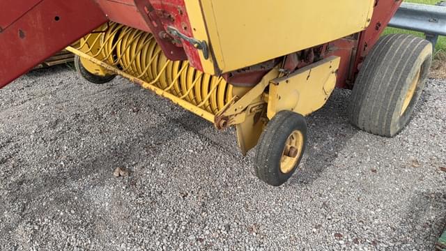 Image of New Holland 853 equipment image 2