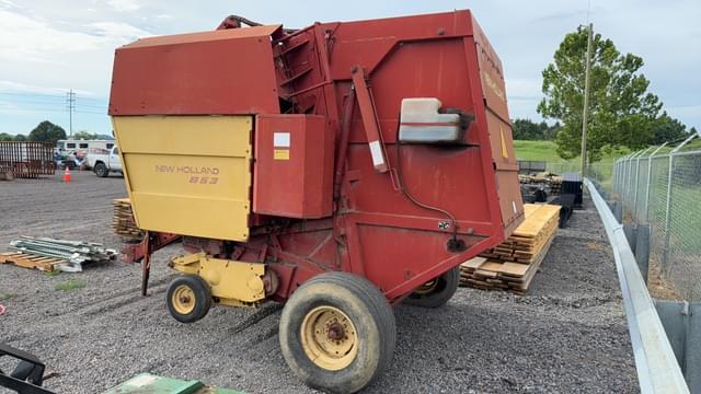 Image of New Holland 853 equipment image 3