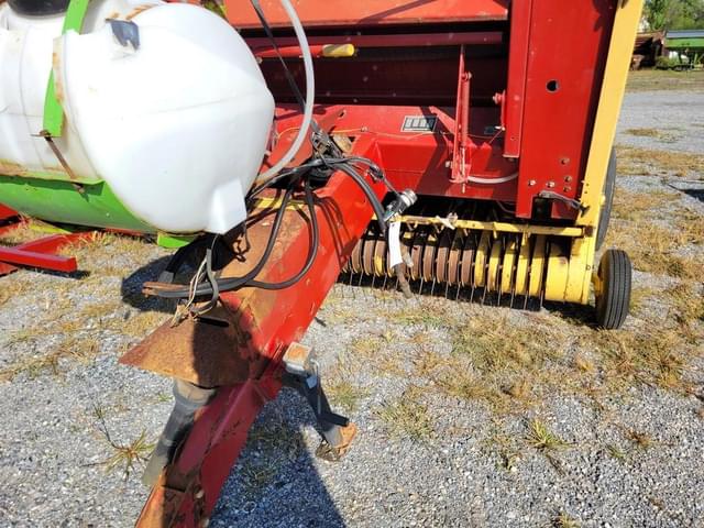 Image of New Holland 853 equipment image 2