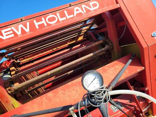 Image of New Holland 853 equipment image 4