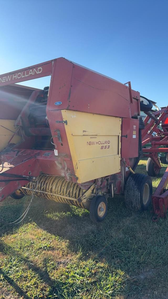 Image of New Holland 853 equipment image 2
