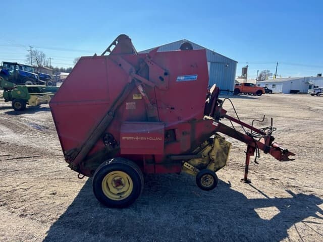 Image of New Holland 845 equipment image 3