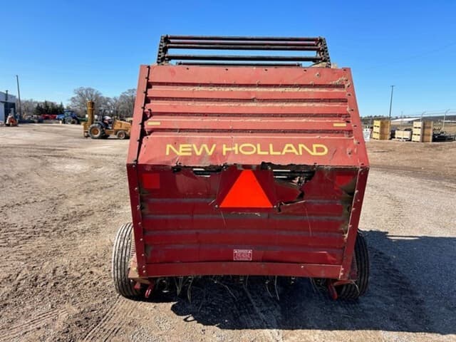 Image of New Holland 845 equipment image 4