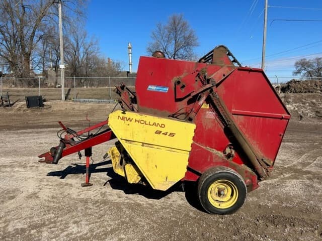 Image of New Holland 845 equipment image 1