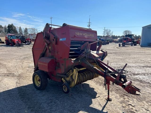 Image of New Holland 845 equipment image 2
