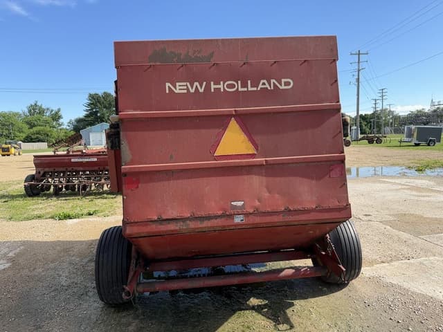 Image of New Holland 855 equipment image 4