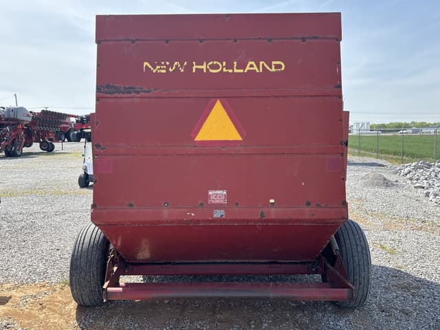 Image of New Holland 855 equipment image 3
