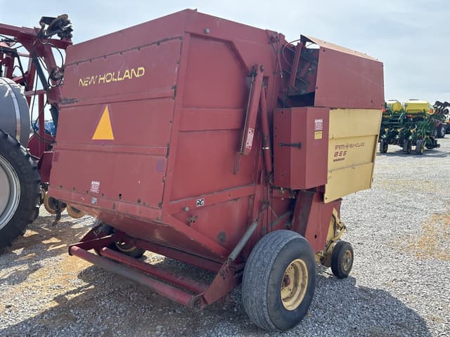 Image of New Holland 855 equipment image 2