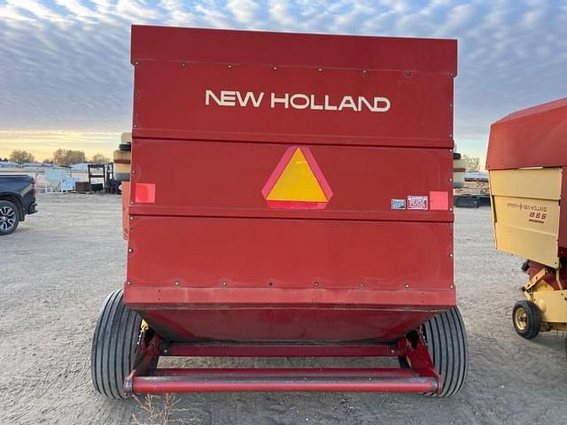 Image of New Holland 855 equipment image 2