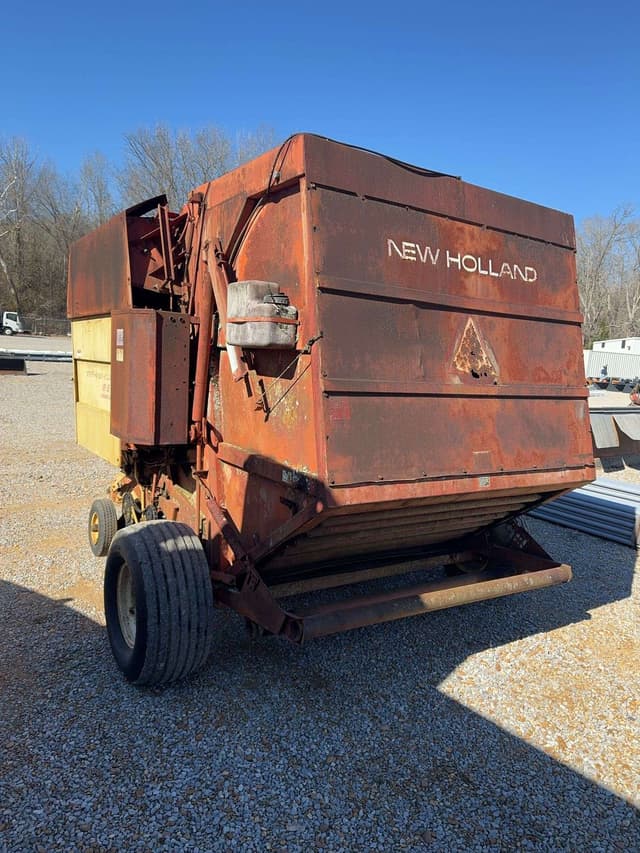 Image of New Holland 855 equipment image 3