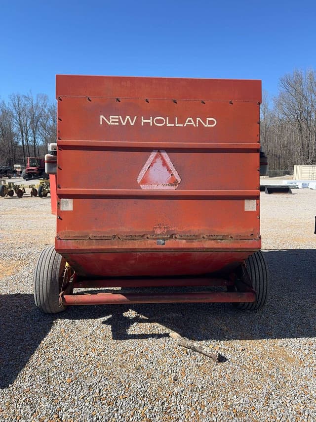 Image of New Holland 855 equipment image 4