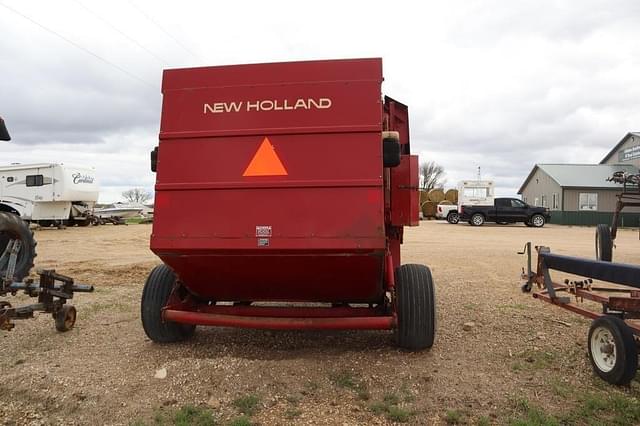Image of New Holland 855 equipment image 3