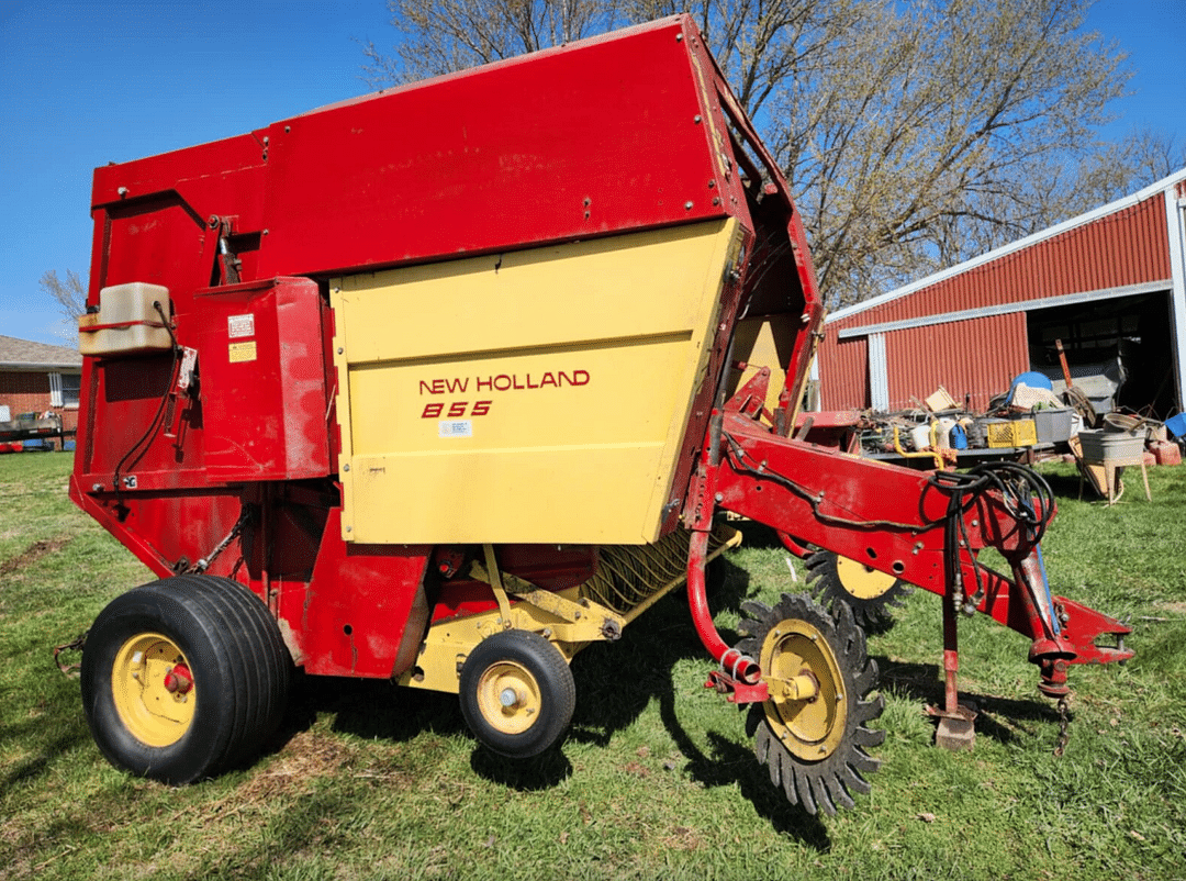 Image of New Holland 855 Primary Image