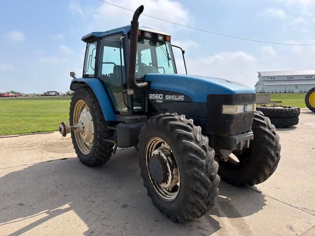 Image of New Holland 8560 equipment image 3