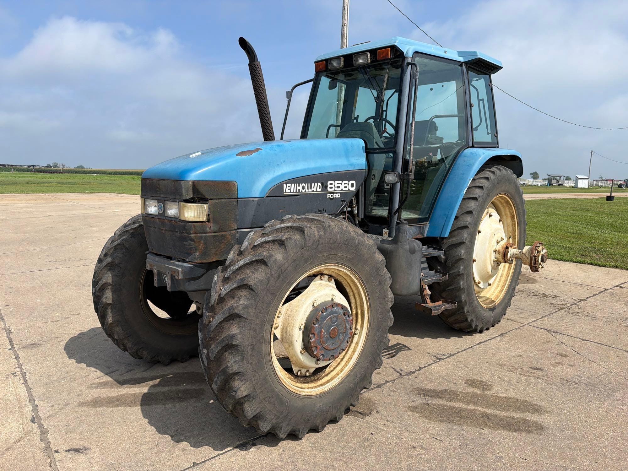 New Holland 8560 Equipment Image0