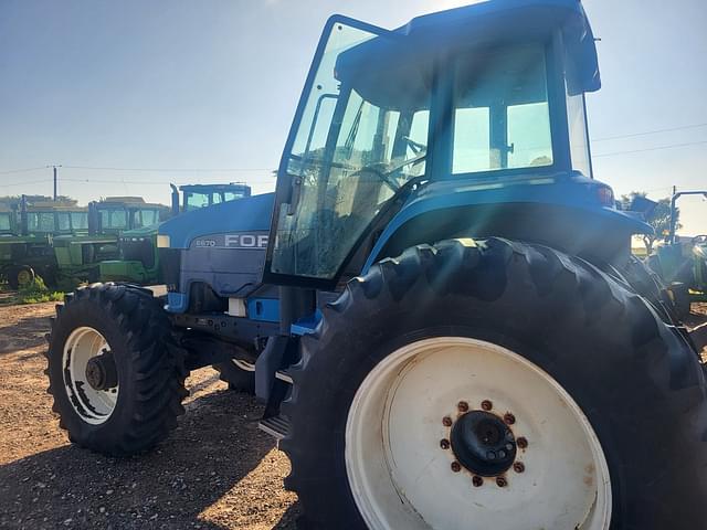 Image of New Holland 8670 equipment image 1