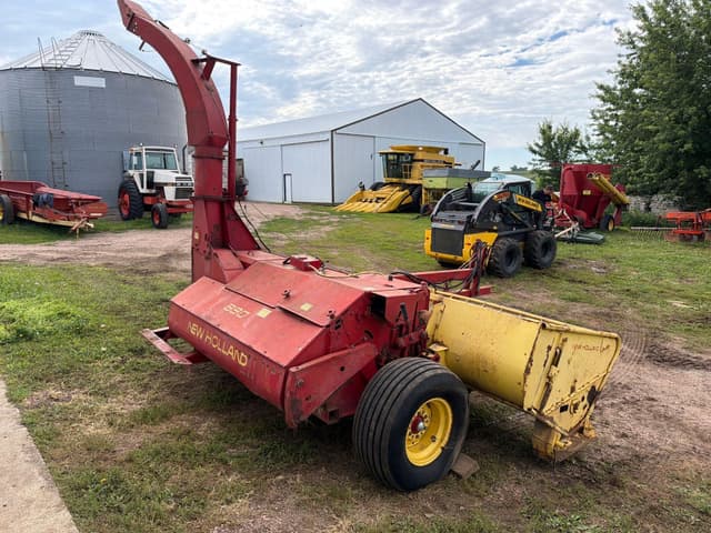 Image of New Holland 890 equipment image 2