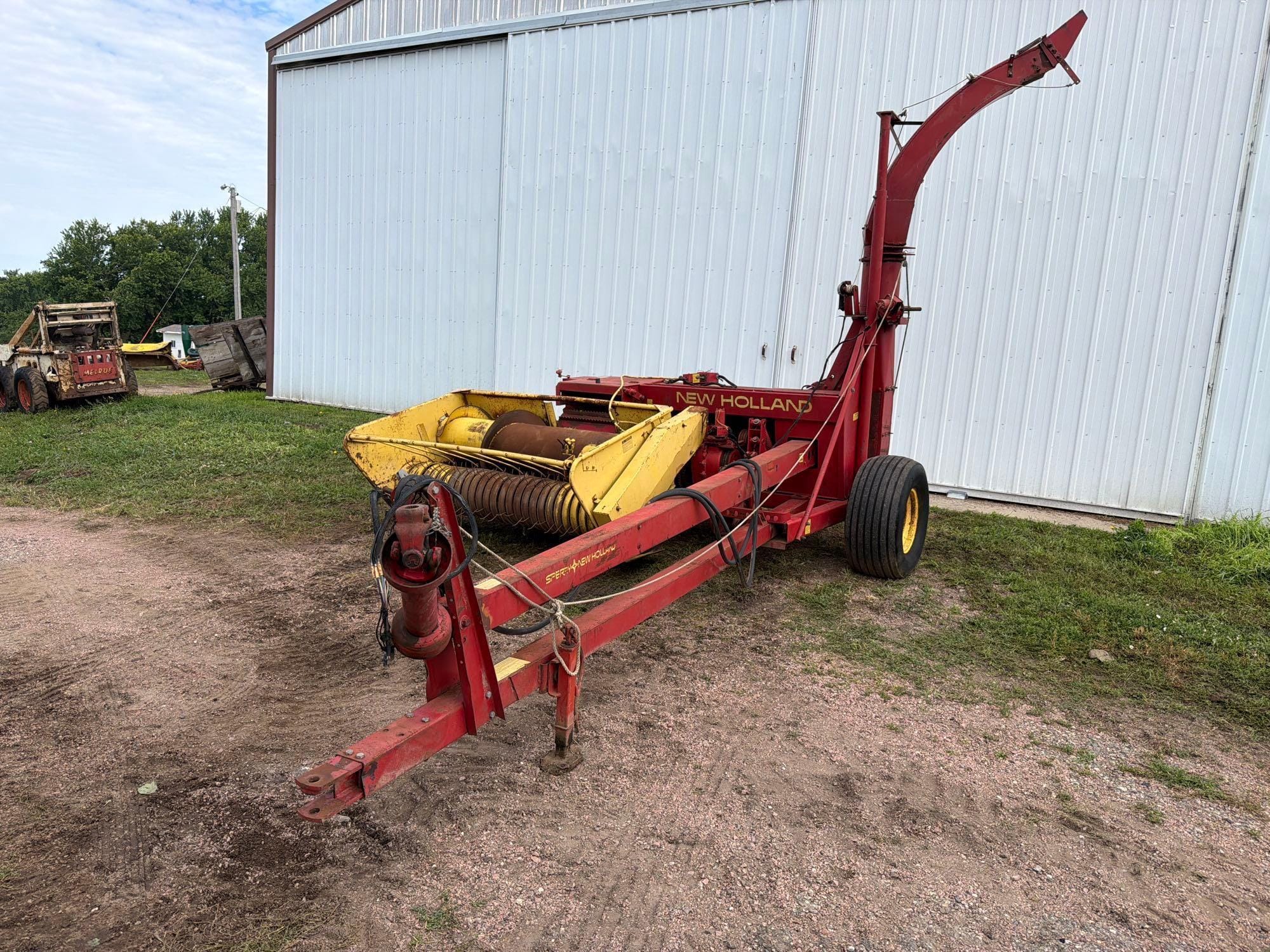 New Holland 890 Equipment Image0
