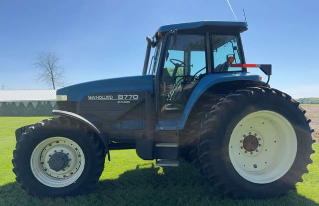 Image of New Holland 8770 equipment image 3