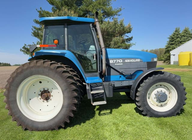 Image of New Holland 8770 equipment image 1