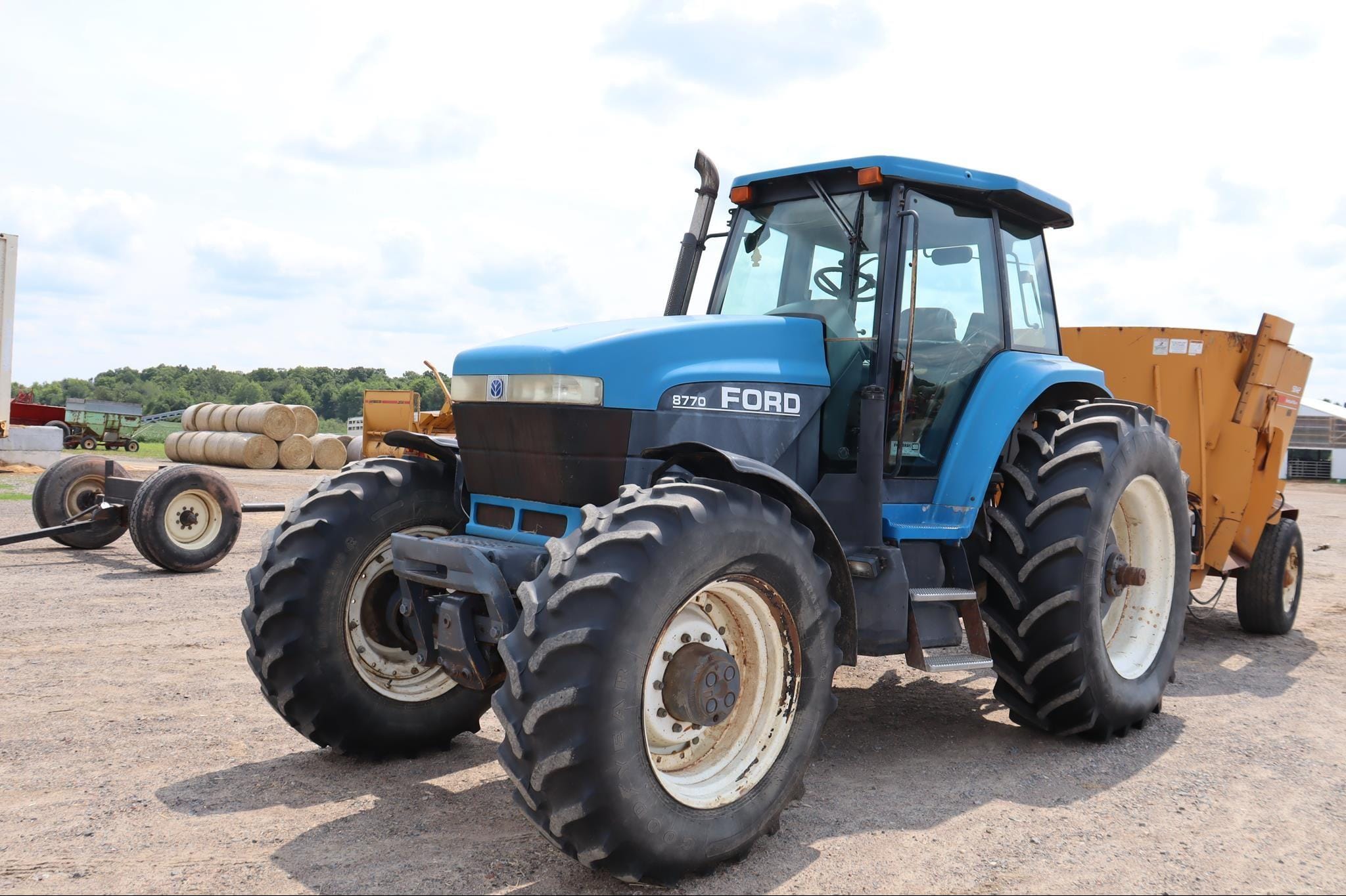 New Holland 8770 Equipment Image0