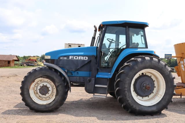 Image of New Holland 8770 equipment image 2