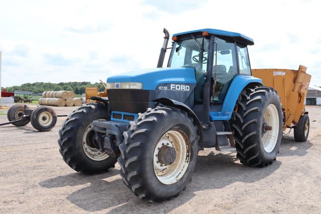 Image of New Holland 8770 equipment image 1