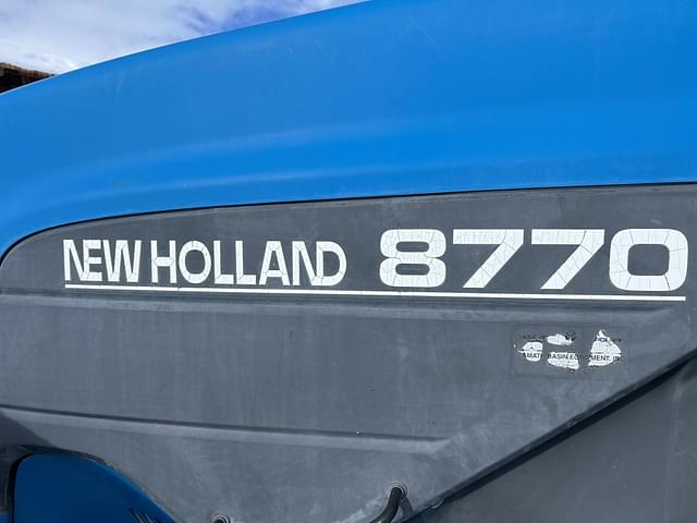 Image of New Holland 8770 equipment image 2