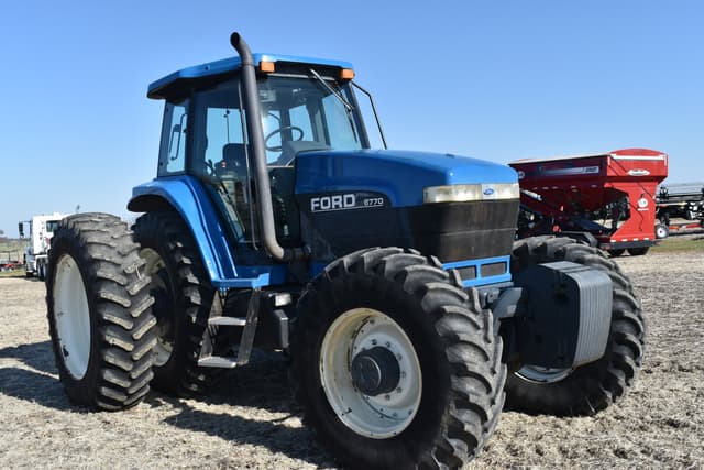 Image of New Holland 8770 equipment image 3