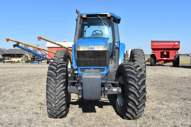 Image of New Holland 8770 equipment image 2