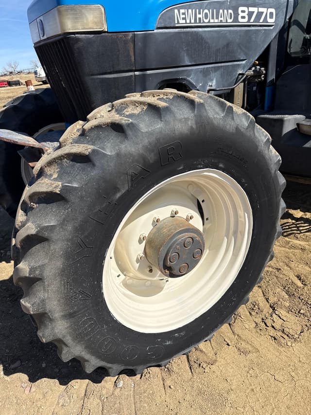 Image of New Holland 8770 equipment image 3