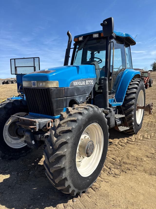 Image of New Holland 8770 equipment image 2