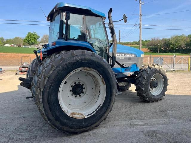 Image of New Holland 8770 equipment image 4