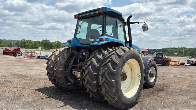 Image of New Holland 8870 equipment image 2