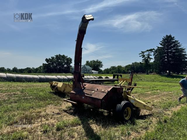 Image of New Holland 890 equipment image 4