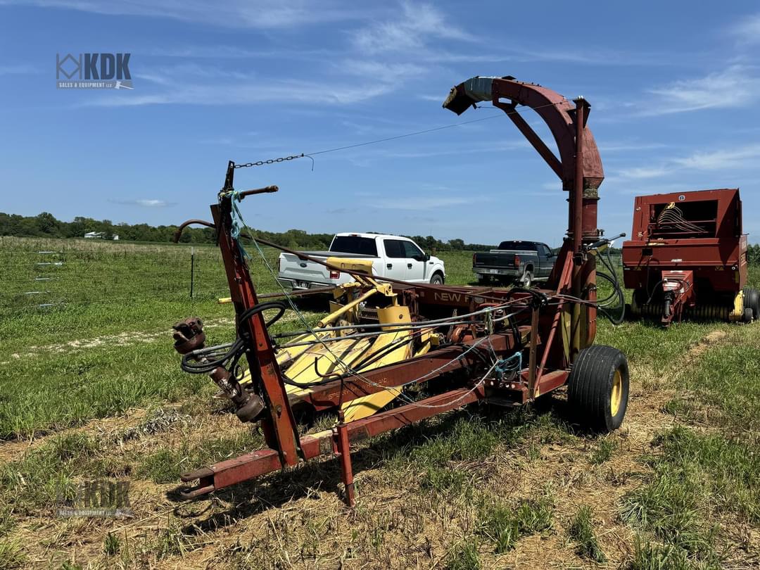 Image of New Holland 890 Primary image