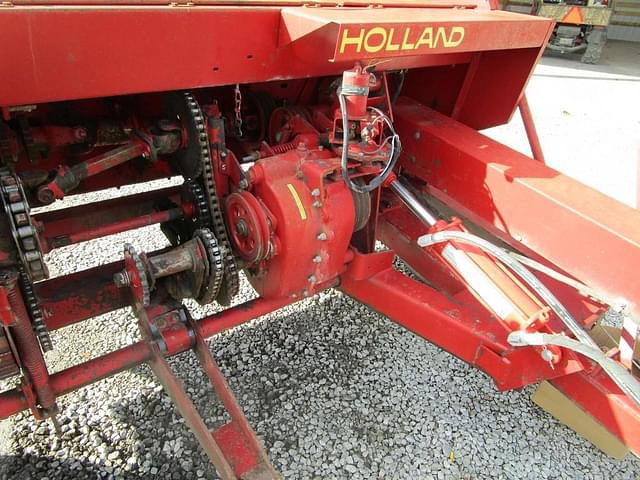 Image of New Holland 890 equipment image 2