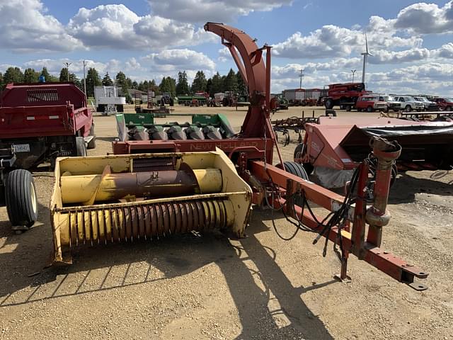 Image of New Holland 890 equipment image 1