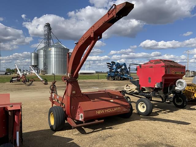 Image of New Holland 890 equipment image 4