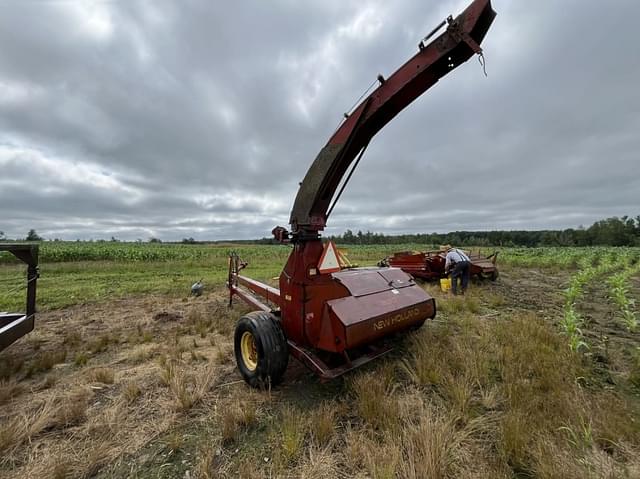 Image of New Holland 890 equipment image 1