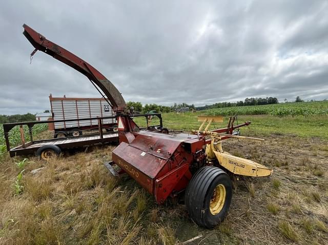 Image of New Holland 890 equipment image 2
